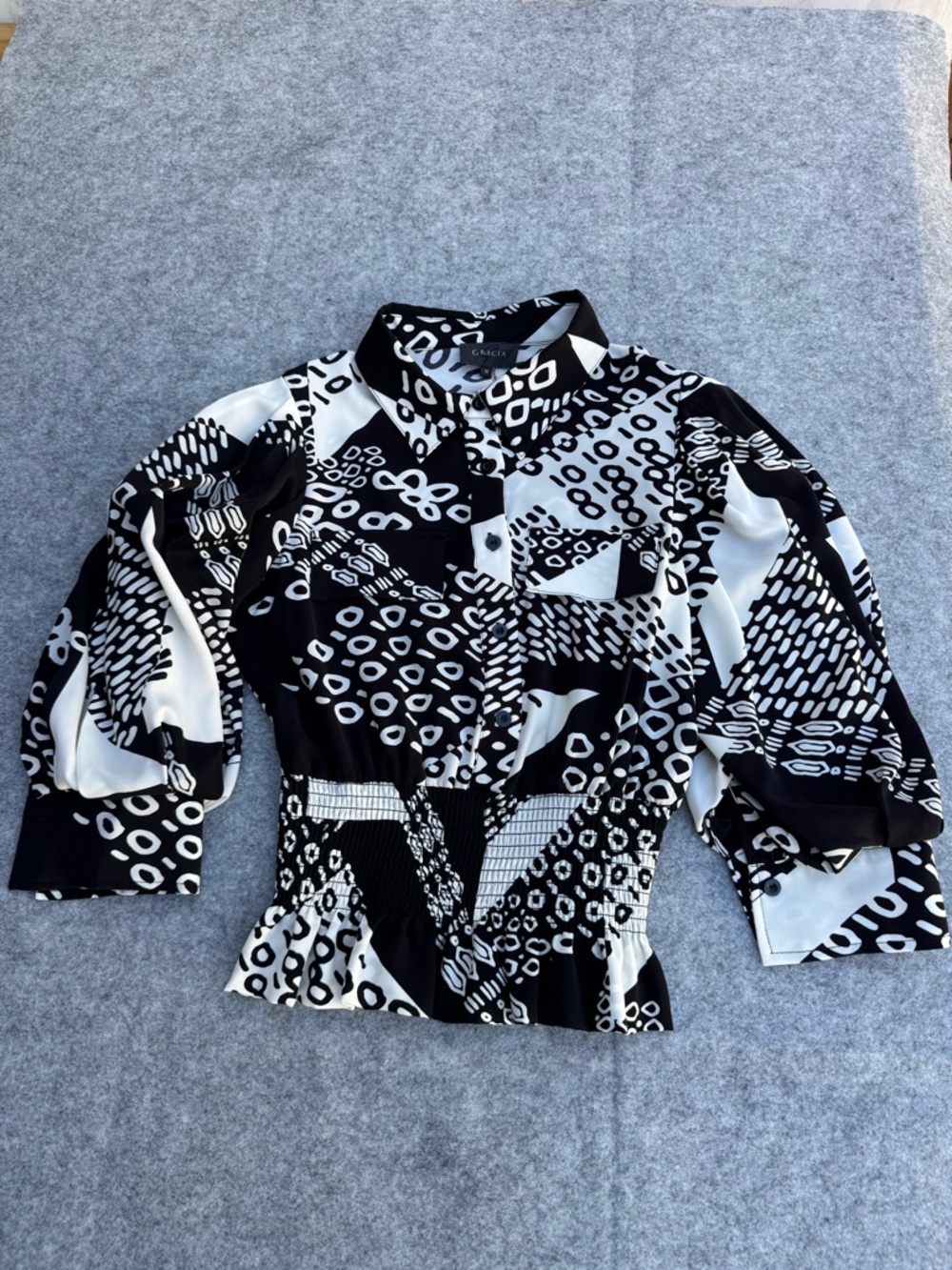 Gracia Black and White Abstract Print Blouse